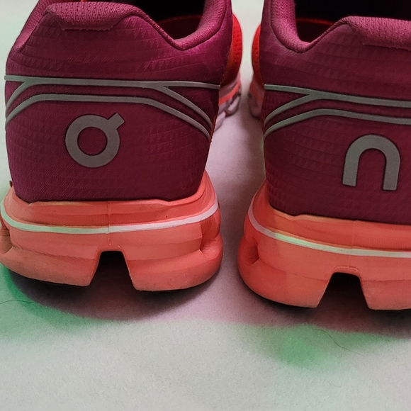 Women's On Cloud Cloudflow sz 9 - Picture 5 of 6